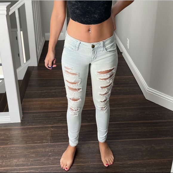 Distressed jeans - Picture 2 of 6